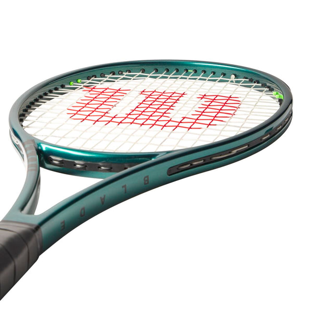 Blade Pro 98 (16x19) V9 Tennis Racket